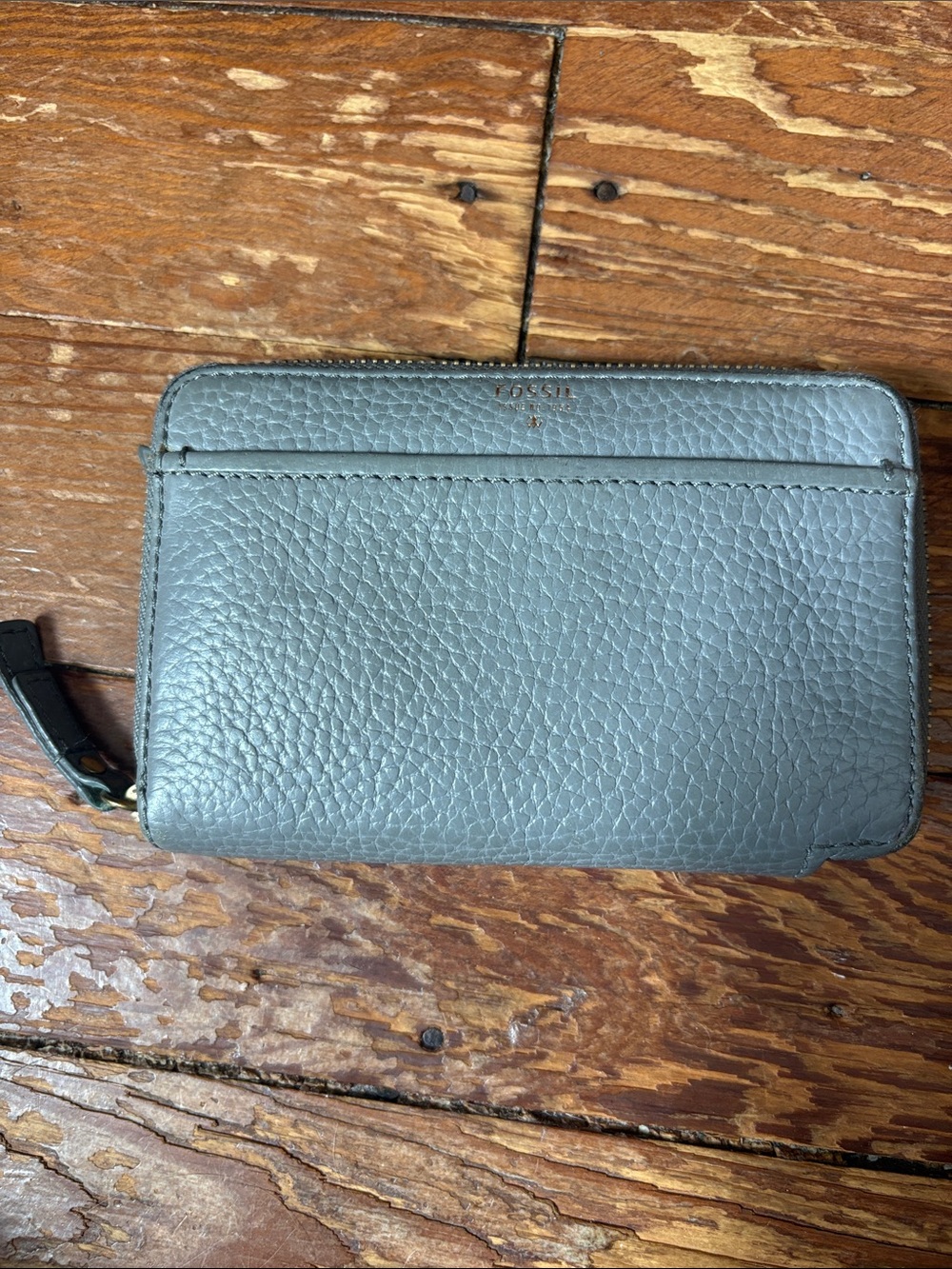 Fossil Pebbled Leather Zipper Wallet